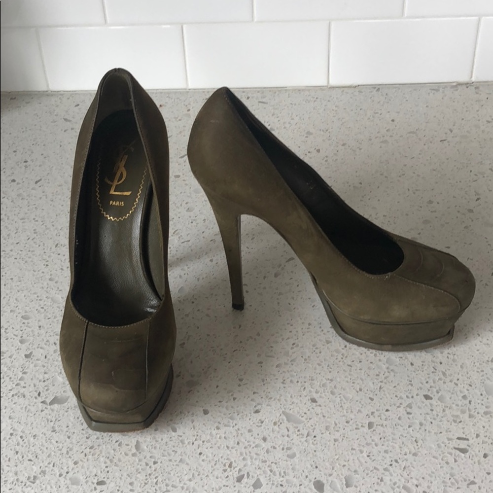Yves Saint Laurent Suede Pump